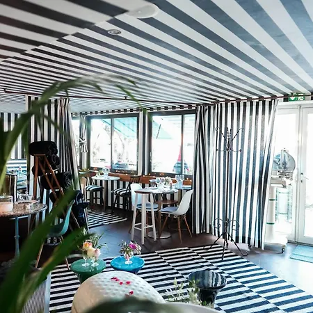 Hotel O Petit Monde