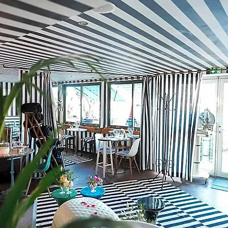 Hotel O Petit Monde *