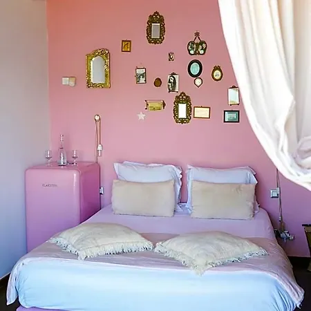 O Petit Monde Hotel